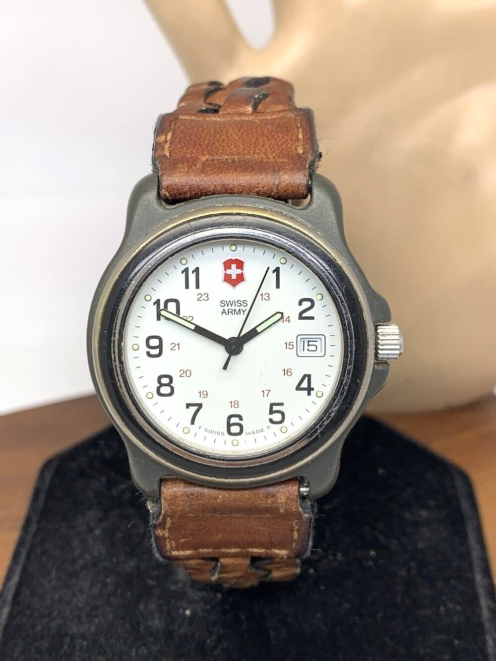 Victorinox Swiss Army Unisex Field Watch Quartz White Dial Brown Leather 34mm